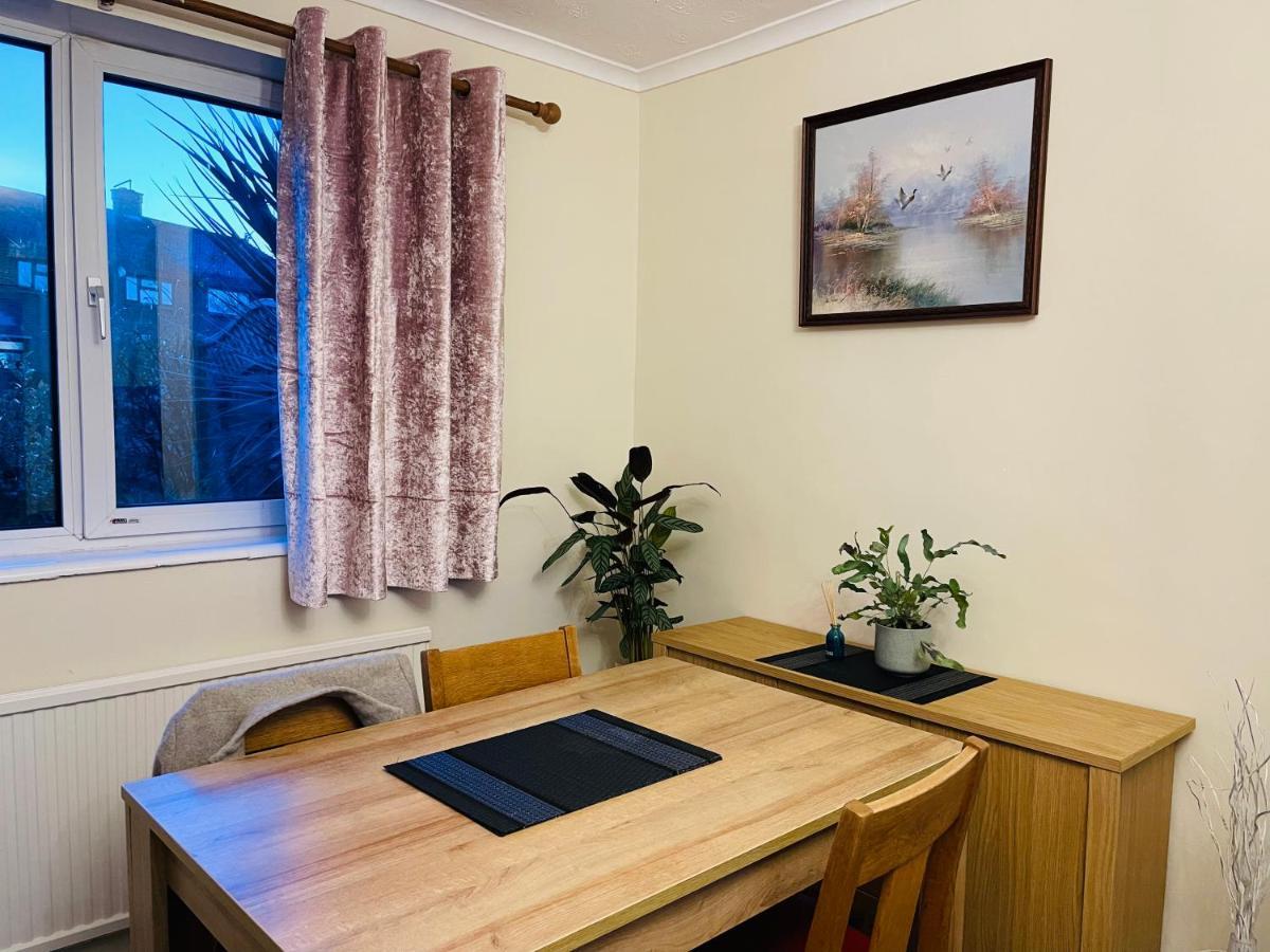 St Ives, King Bed Cosy Home, Parking, Fast Wi Fi St Ives  Eksteriør bilde